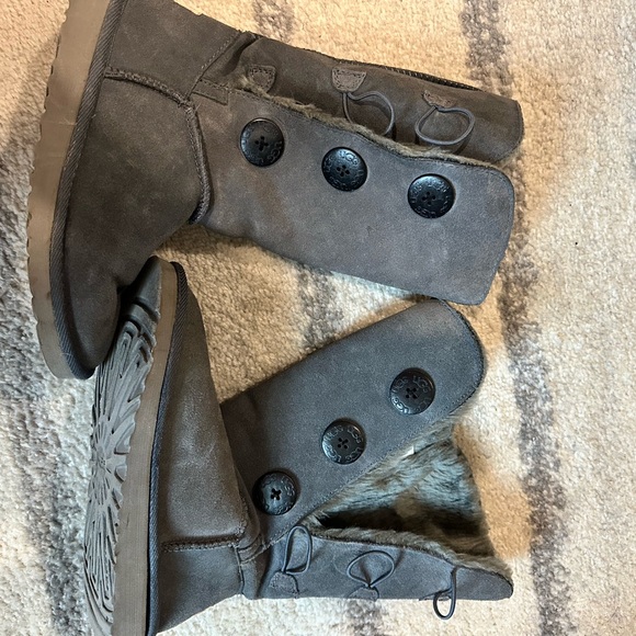 UGG boots triple bailey button, grey size 6, worn 2x - Picture 3 of 8